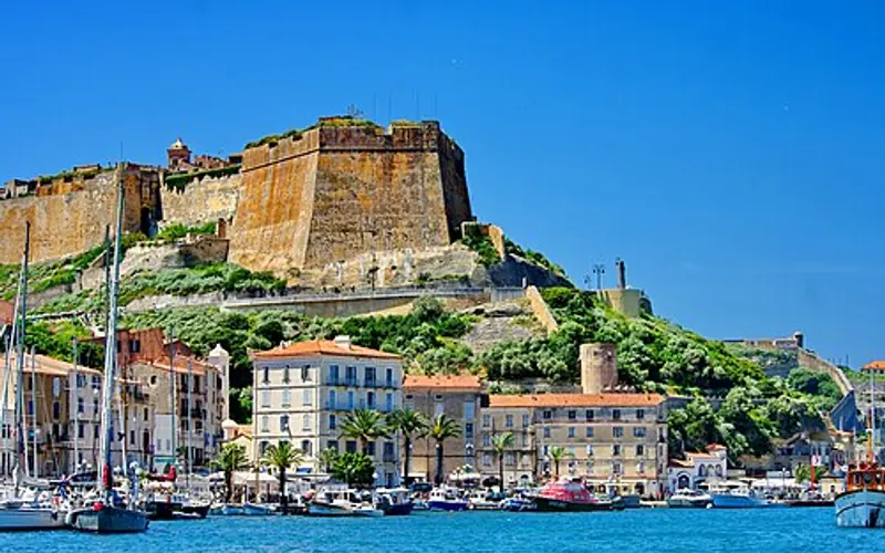 Le Tour de Corse à vélo.